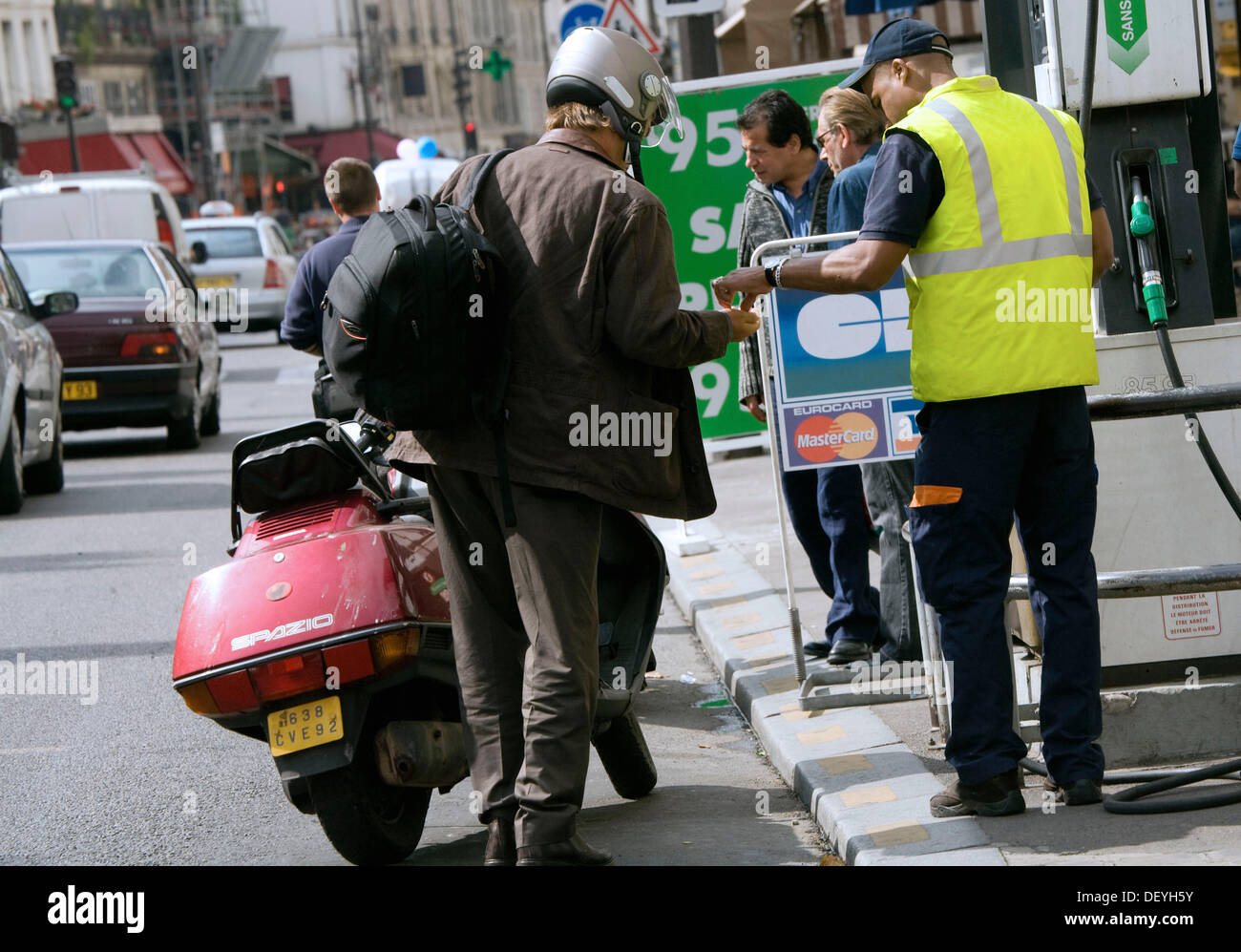 Champs Élysées—one of Paris's most polluted roads—to be