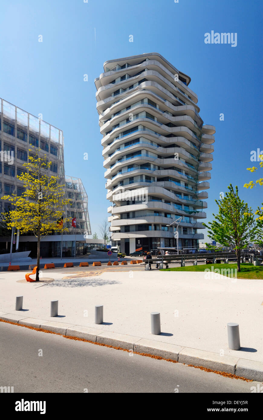 The apartment building Marco-Polo-Tower, Strandkai quay, Hafencity ... The apartment building Marco-Polo-Tower, Strandkai quay, Hafencity ...