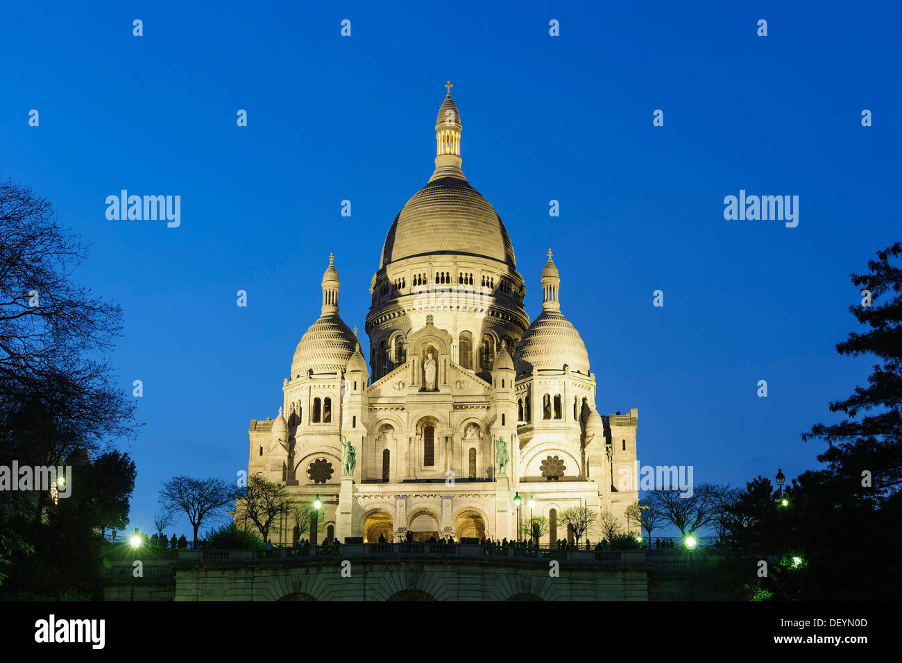 Basilica of the Sacred Heart of Paris, Sacre Coeur, Montmartre, Paris, Ile-de-France, France Stock Photo