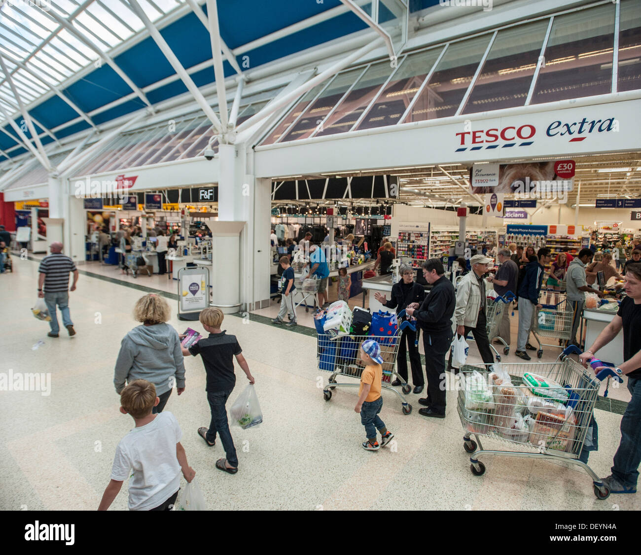 Tesco Extra shoppers Serpentine Green Peterborough Stock Photo Alamy