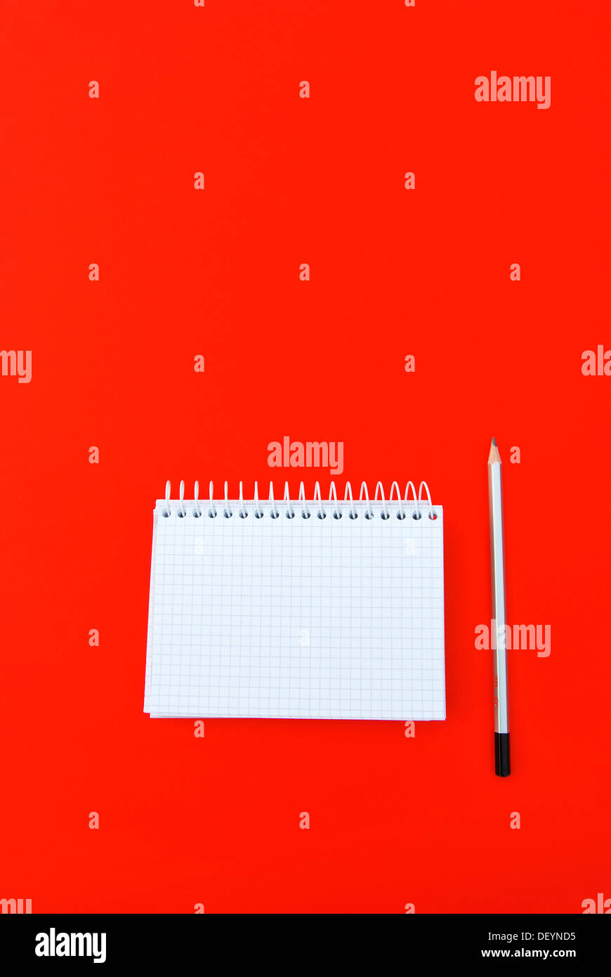 Note pad pen cutout hi-res stock photography and images - Alamy