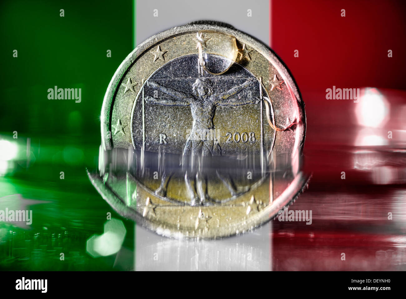 Italian 1 Euro coin on a 10 Euro note Stock Photo - Alamy