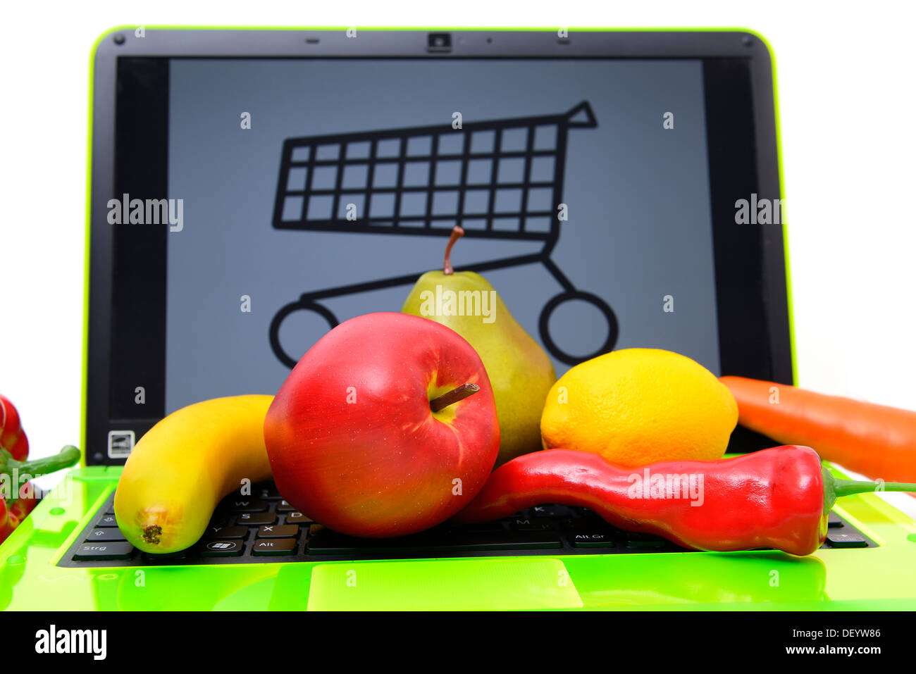Fruit on a laptop by shopping cart, on-line shopping of food, Obst auf einem Laptop mit Einkaufswagen, Onlineshopping von Lebens Stock Photo