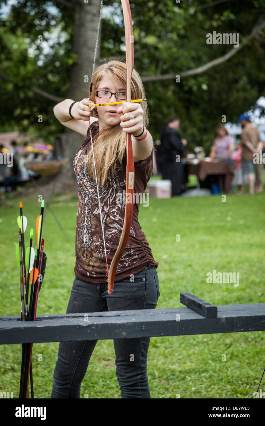 Adolescent archer taking aim, upstate New York, Montgomery County Stock Photo