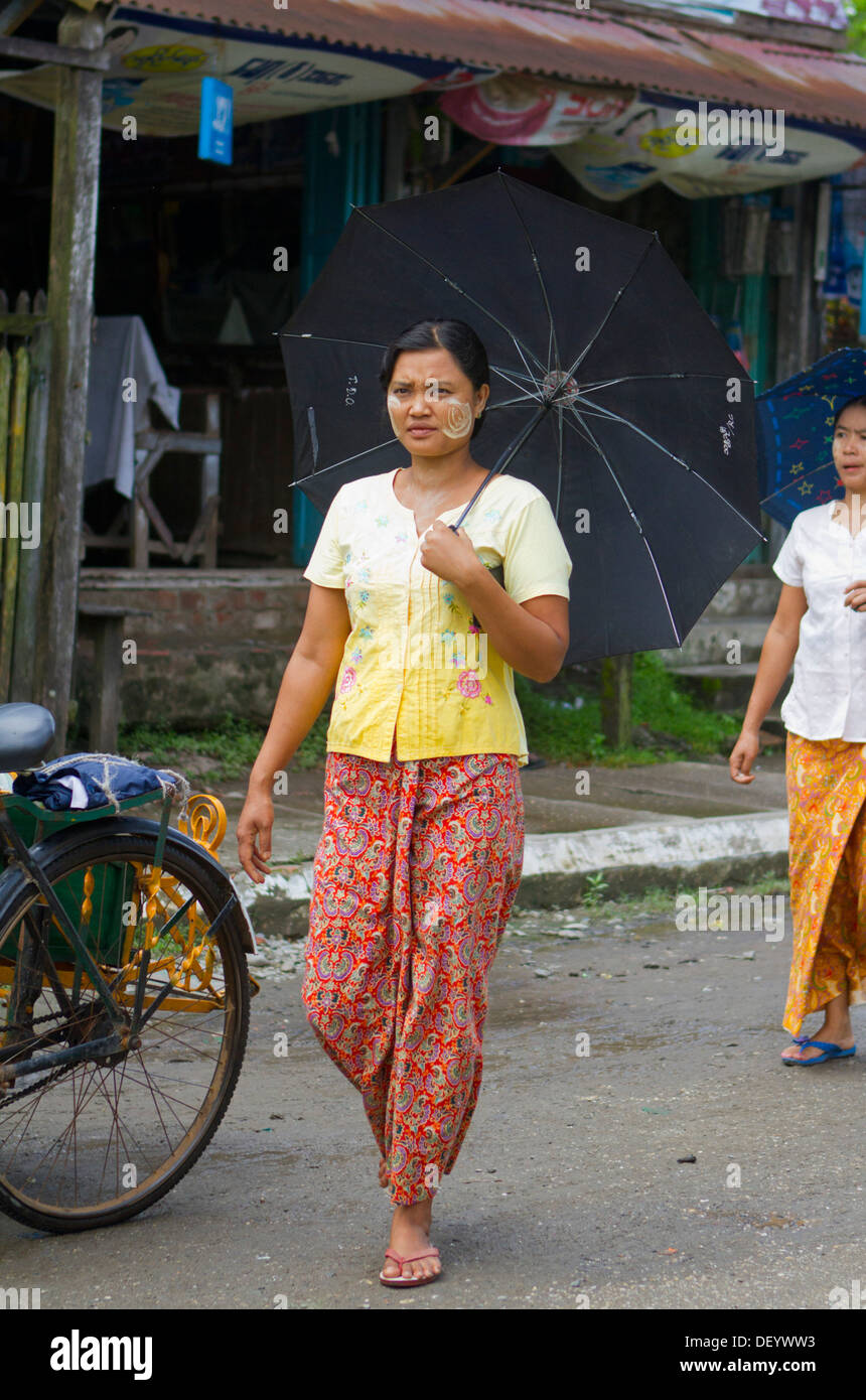Woman walks in road hi-res stock photography and images - Alamy