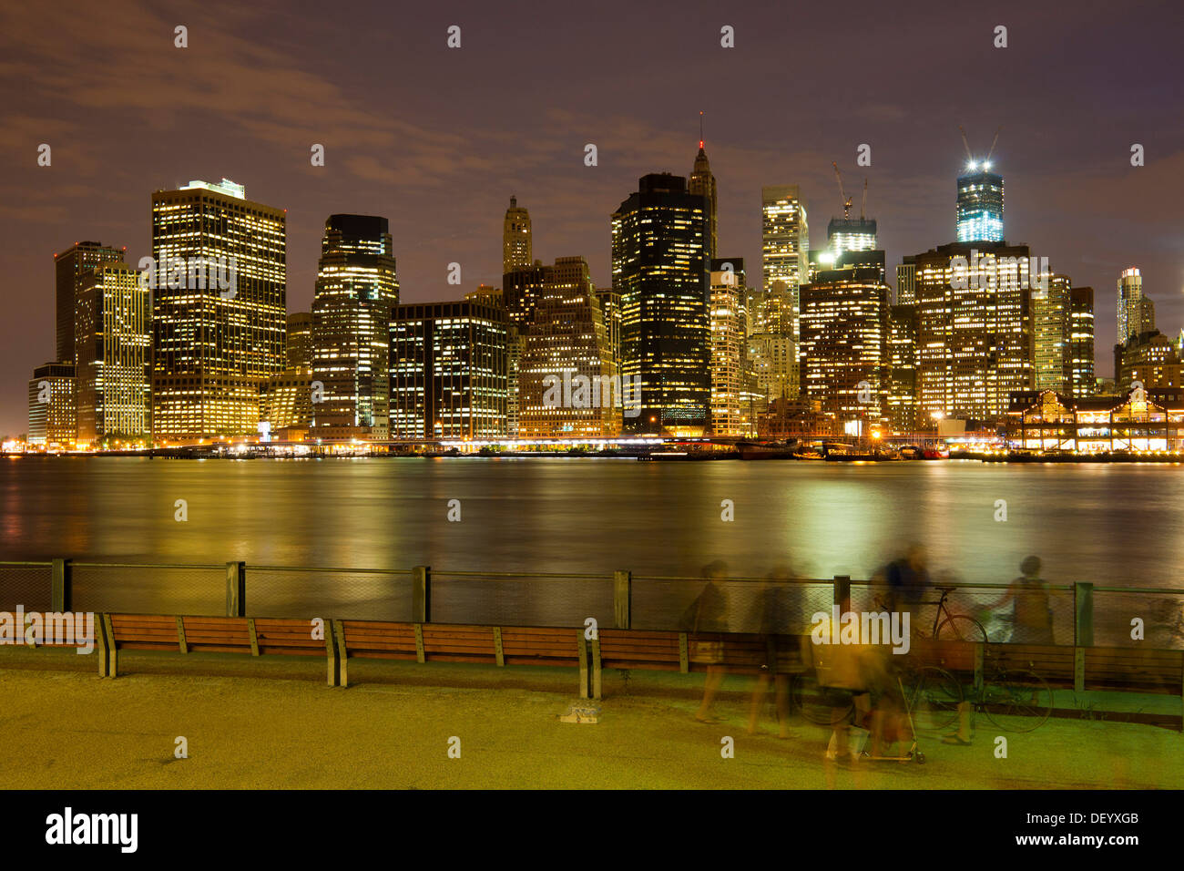 Brooklyn waterfront, view across the East River to the skyline of Manhattan, New York City, USA Stock Photo