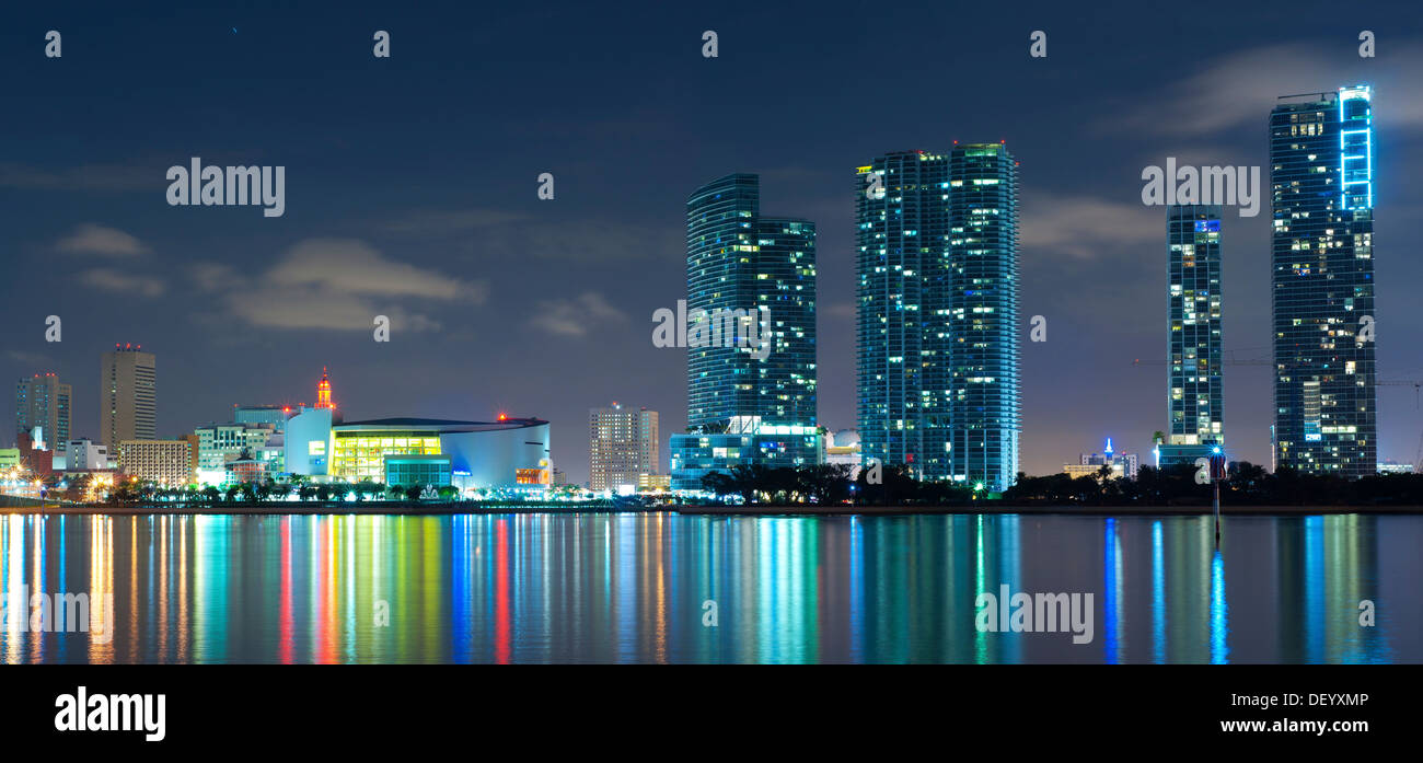 Miami skyline showing the American Airlines Arena and the luxury condominium buildings Marinablue, 900 Biscayne Bay Stock Photo