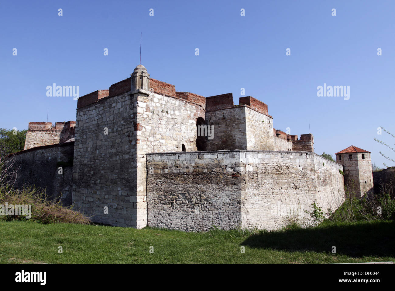 Invulnerable walls and advantageous location made fortress impregnable
