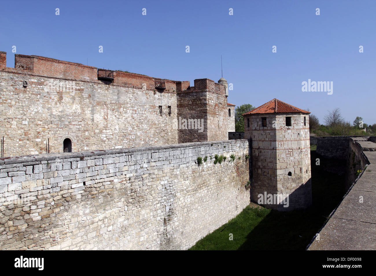 Invulnerable walls and advantageous location made fortress impregnable