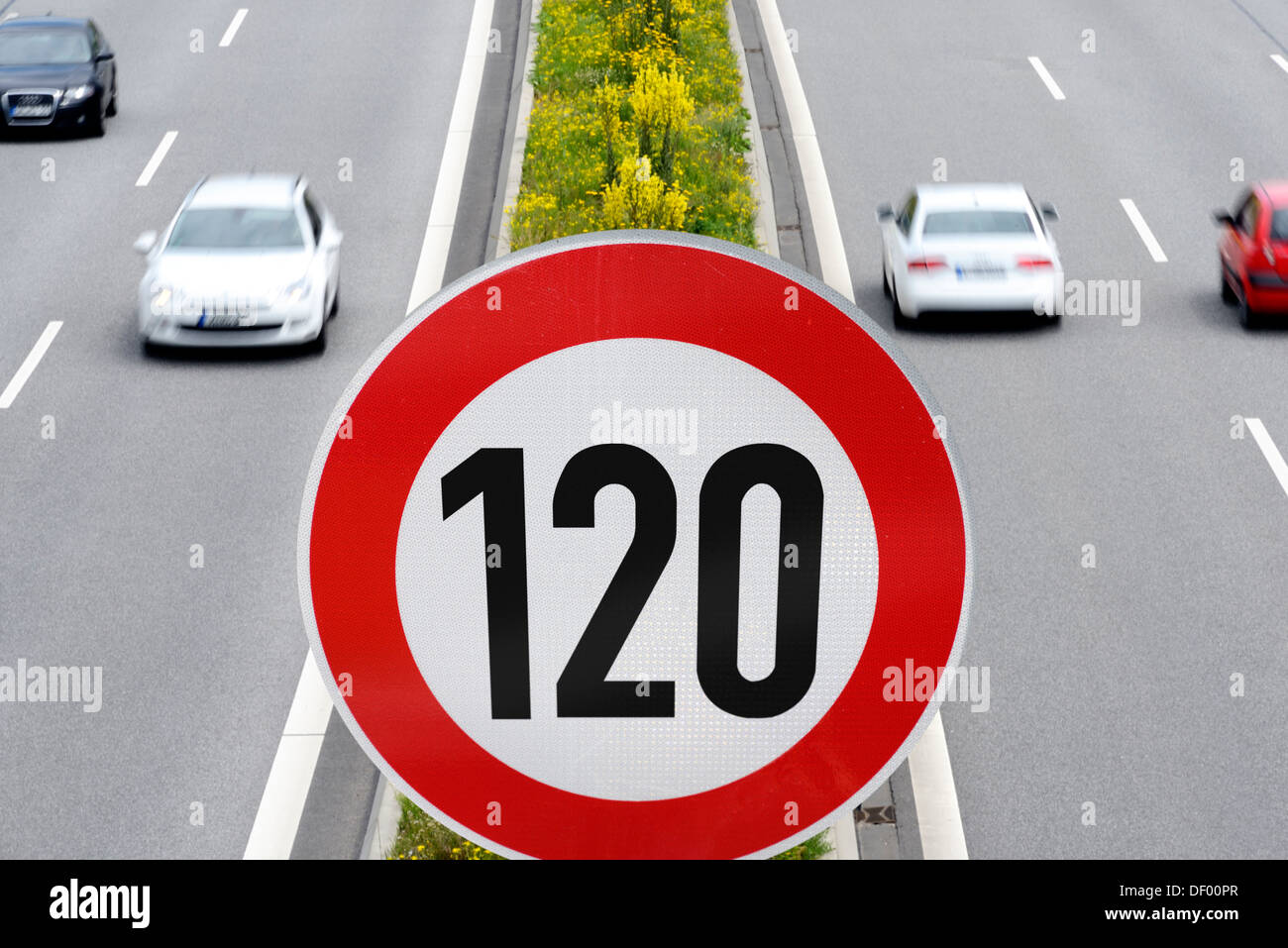 Highway with speed limitation 120 km/h, speed limit on highways, Autobahn mit Geschwindigkeitsbegrenzung 120 km/h, Tempolimit au Stock Photo