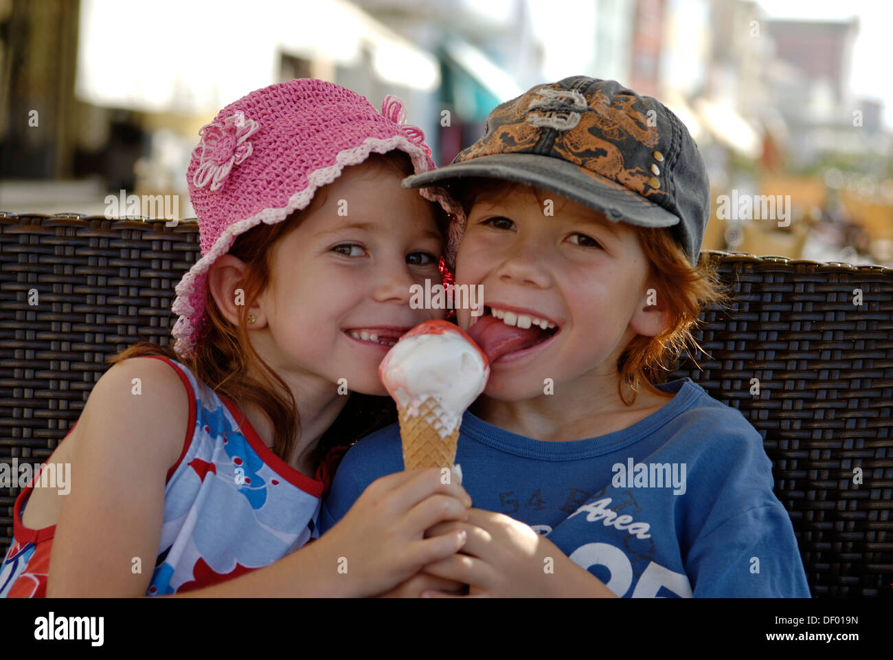 Children eating ice cream in summer Stock Photo Alamy
