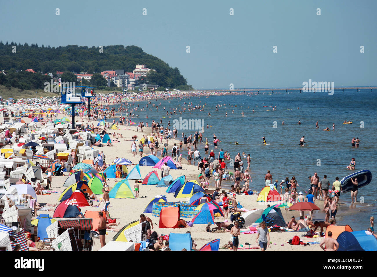 Crowds of people on the beach of the Baltic Sea, Heringsdorf, Mecklenburg-Western Pomerania, Germany Stock Photo