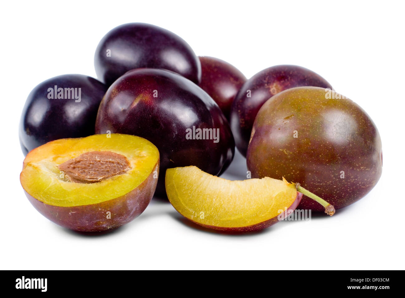 Delicious collection of fresh whole and sliced plums for a healthy