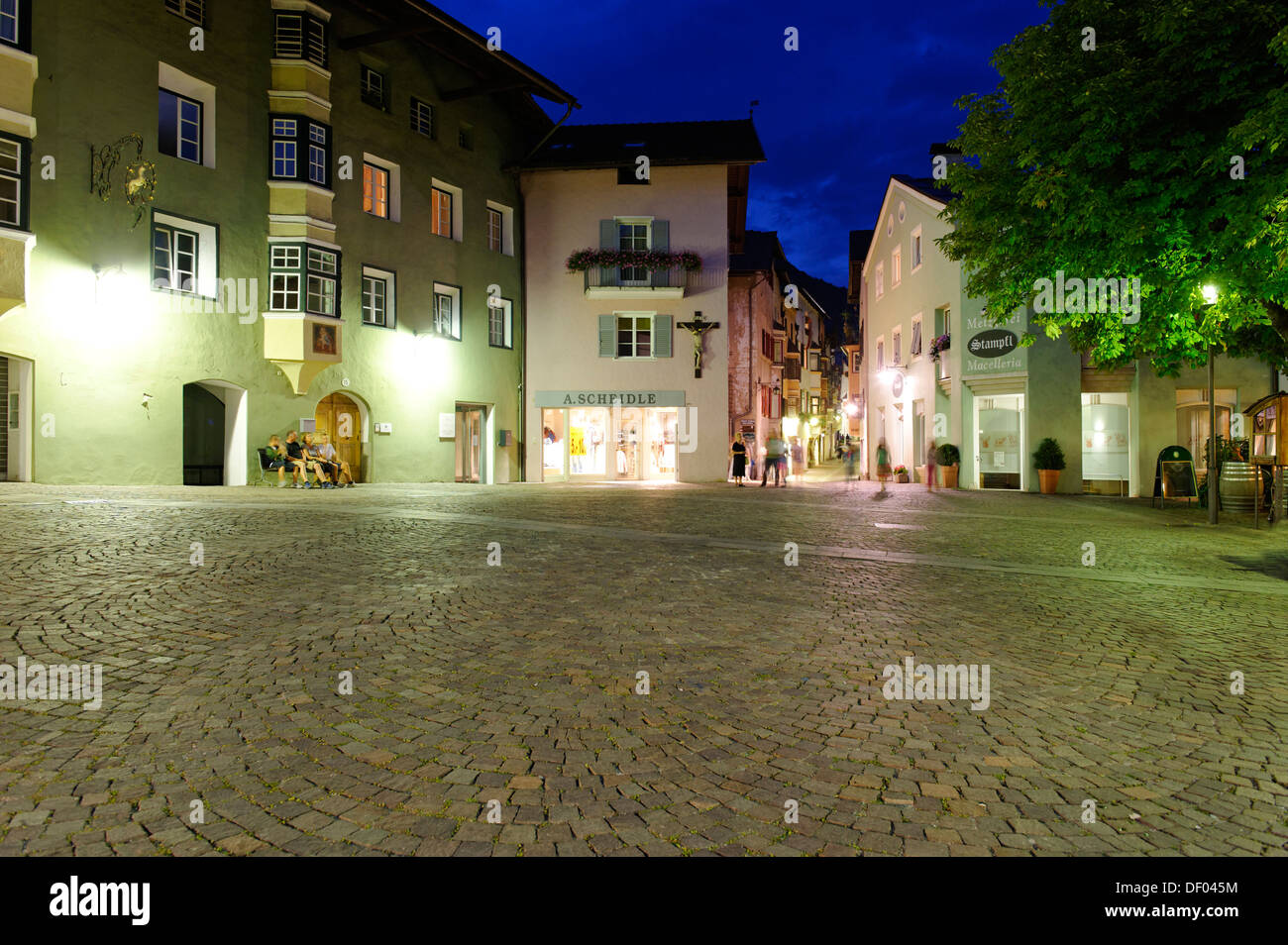 Tinneplatz square, Klausen, Eisack valley or Valle Isarico, Southern Tyrol, Alto Adige, Italy, Europe Stock Photo