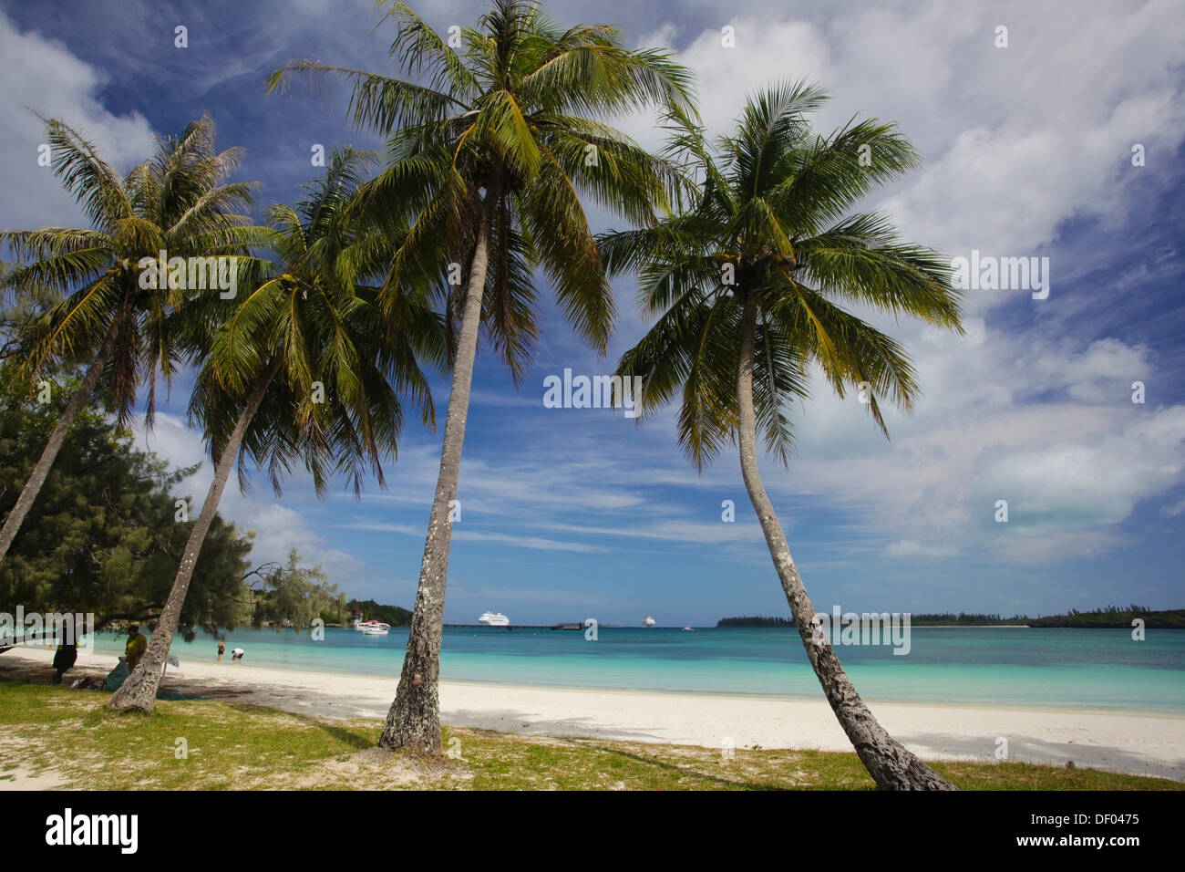 White South Seas sand beach with turquoise blue water and palm trees, Île des Pins, New Caledonia, France Stock Photo