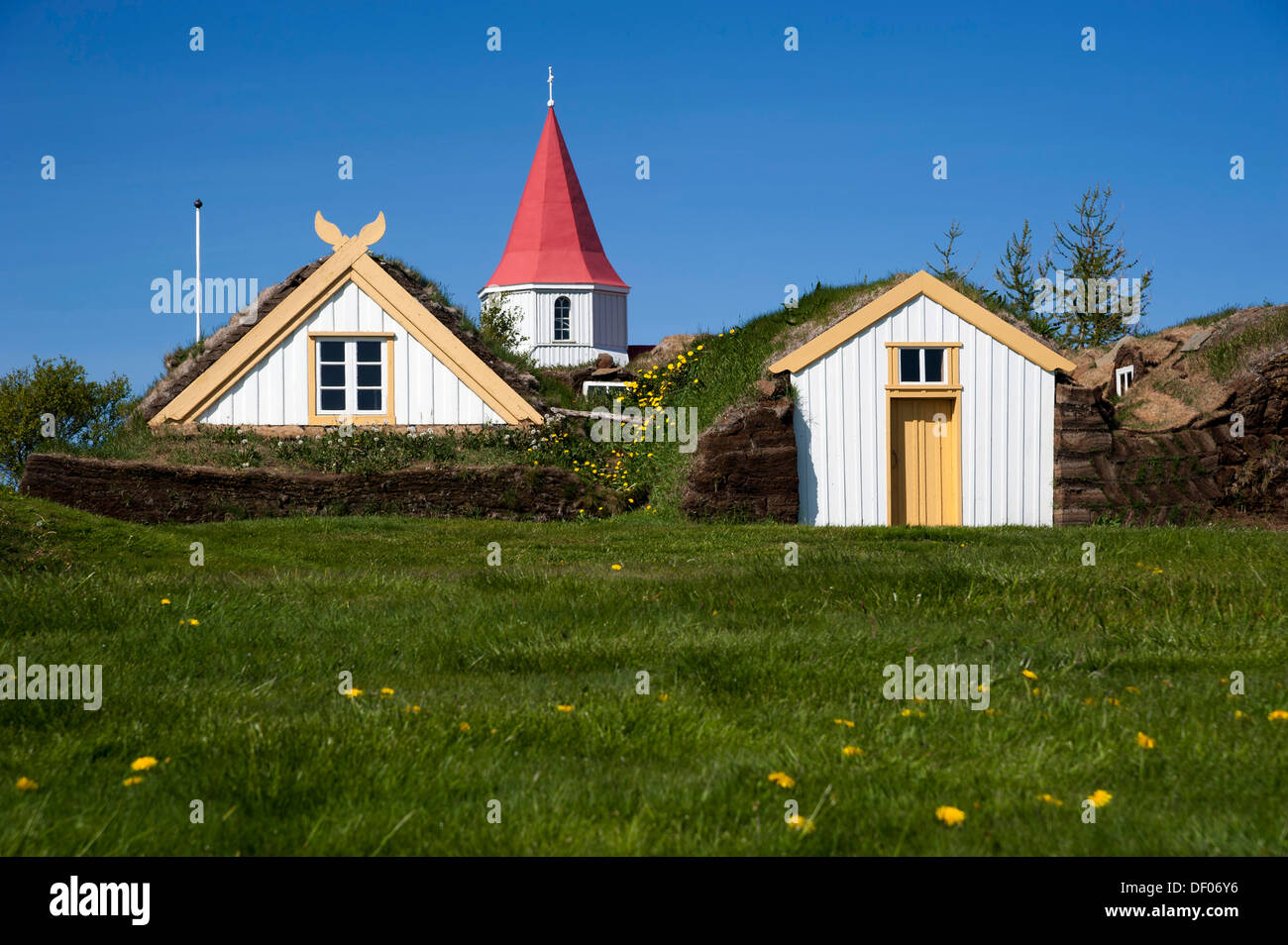 Church and turf farmhouse or Glaumbær Peat Museum, Skagi Peninsula, Norðurland vestra, Northwest Iceland, Iceland, Europe Stock Photo