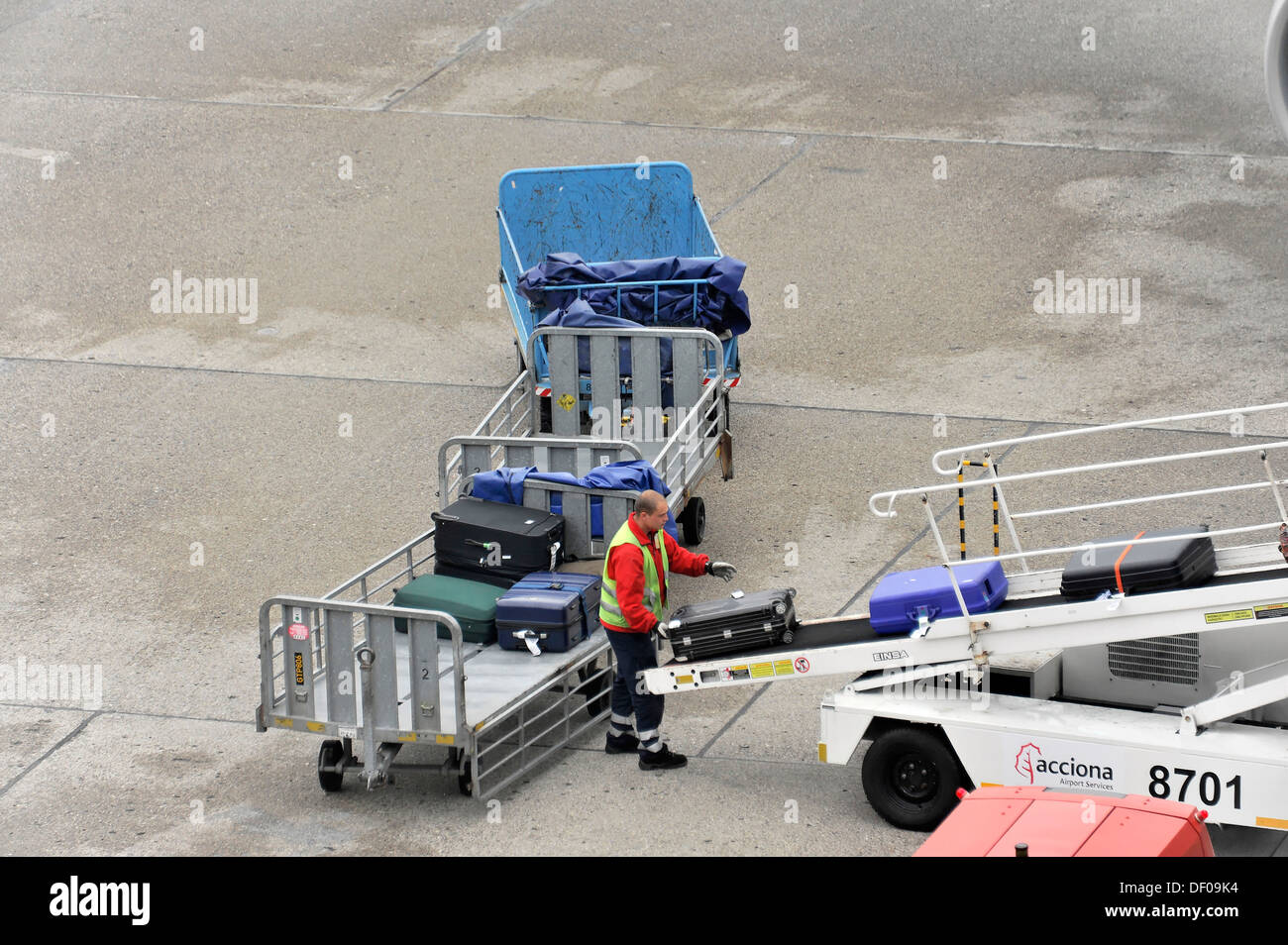 Unloading luggage, Hamburg Airport, Fuhlsbuettel, Hamburg Stock Photo
