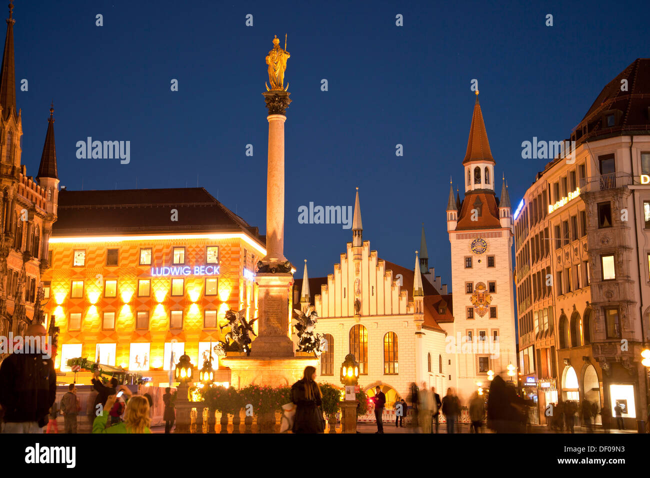 Old townhall munich hi-res stock photography and images - Alamy