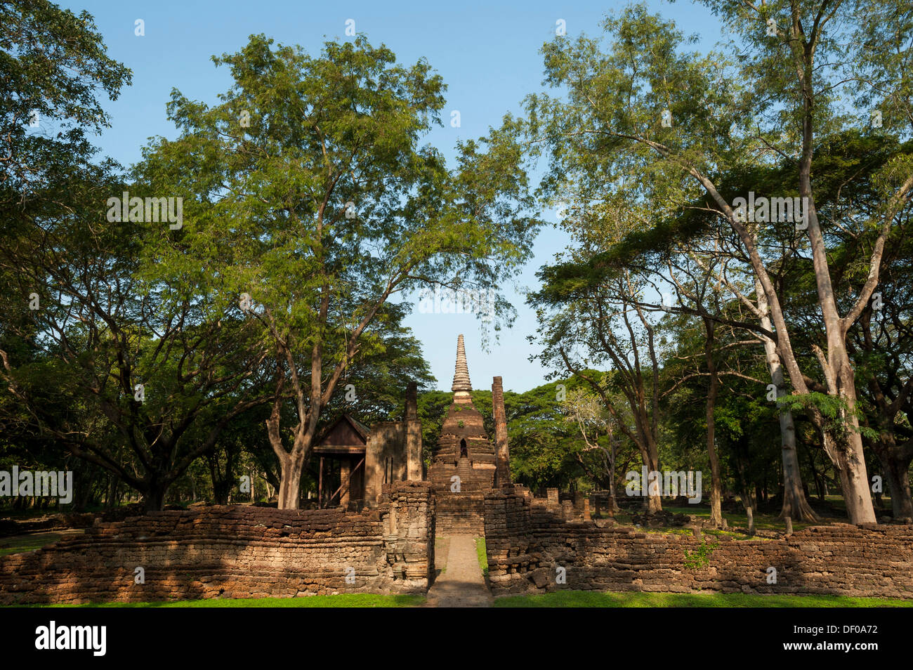 Chedi, old wall of the temple complex of Wat Nang Phaya, Si Satchanalai Historical Park, UNESCO World Heritage Site Stock Photo