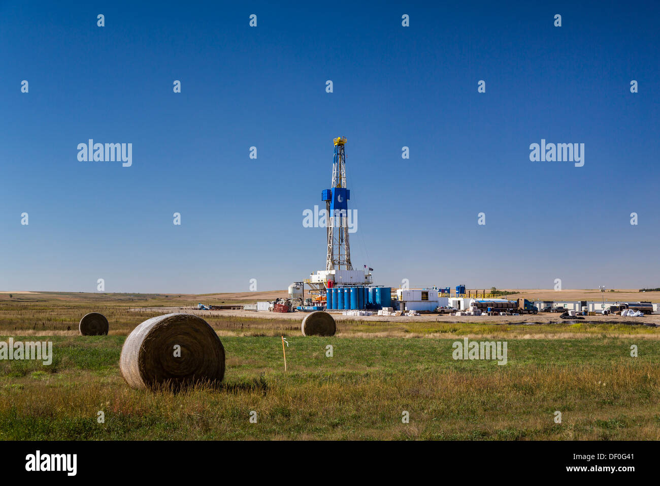 Drilling rig hires stock photography and images Alamy
