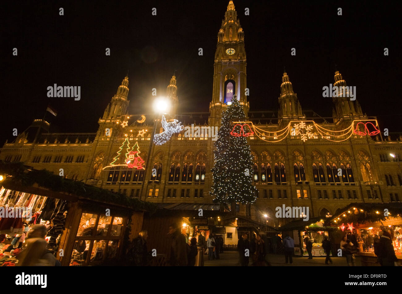 Österreich, Wien, Weihnachtsmarkt am Rathaus Stock Photo - Alamy
