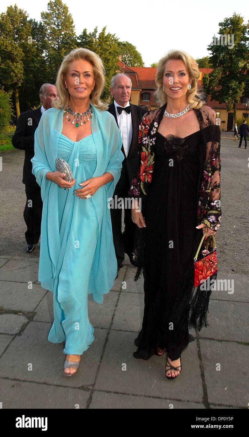 Begum Inaara Aga Khan (r) and her mother Renate Thyssen-Henne (l) at ...