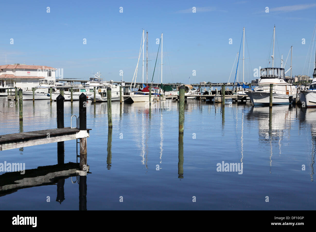 bridge over the caloosahatchee river fort myers on the florida coast