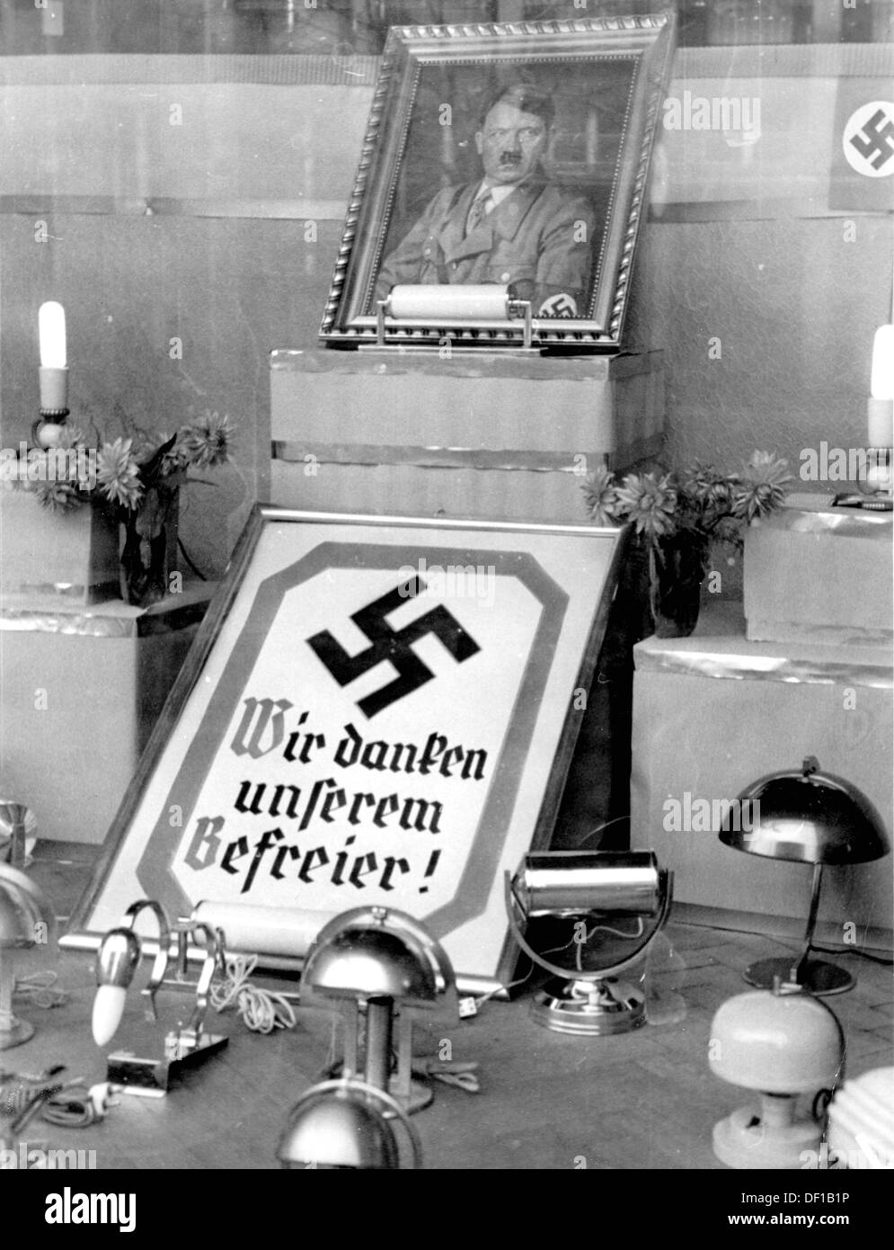 The image from the Nazi Propaganda! shows a portrait of Adolf HItler and the writing 'We thank our liberator' below a swastika in the display window of a ethnic German's shop in Gotenhaven (Gotenhafen, Gdynia in Poland), which was conquered by German troops, in October 1939. At that time, the mass murder and deportation of the Polish population by the NS regime in the context of the 'German settlement policies' had already started. Fotoarchiv für Zeitgeschichte Stock Photo