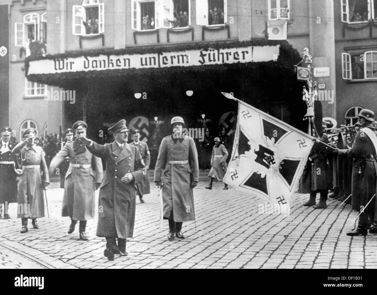 The image from the Nazi Propaganda! shows Adolf Hitler during his welcome ceremony in the Sudetenland after the Munich Agreement of 29 September 1938. 'We thank our Führer', reads the slogan. Daten and place unknown. Fotoarchiv für Zeitgeschichte Stock Photo