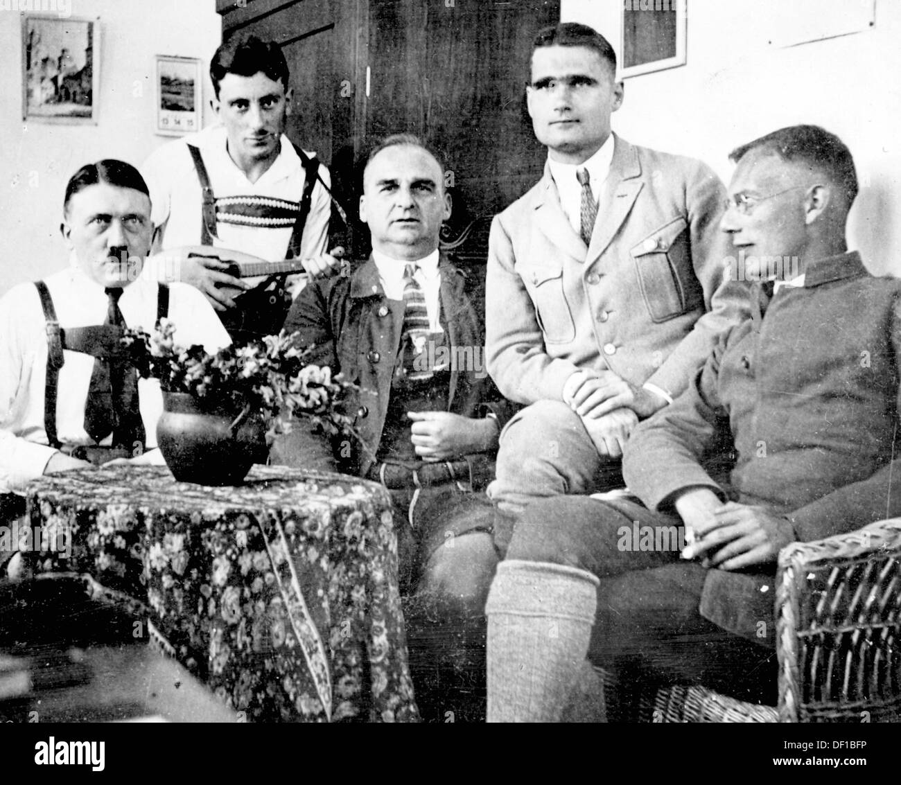 (l-r) Adolf Hitler, Emil Maurice, First Lieutenant Hermann Kriebel, Rudolf Hess, and Friedrich Weber are pictured during their imprisonment in the fortress Landsberg am Lech after the unsuccessful attempted coup of 1923. Fotoarchiv für Zeitgeschichte Stock Photo
