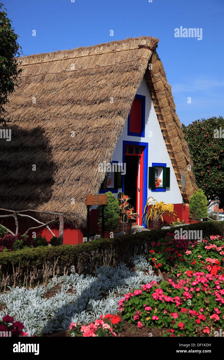 Casa de Santana', a traditional type of house in Madeira Islands, more  specifically in Santana region (Portugal) recreated in Minecraft :  r/Minecraftbuilds