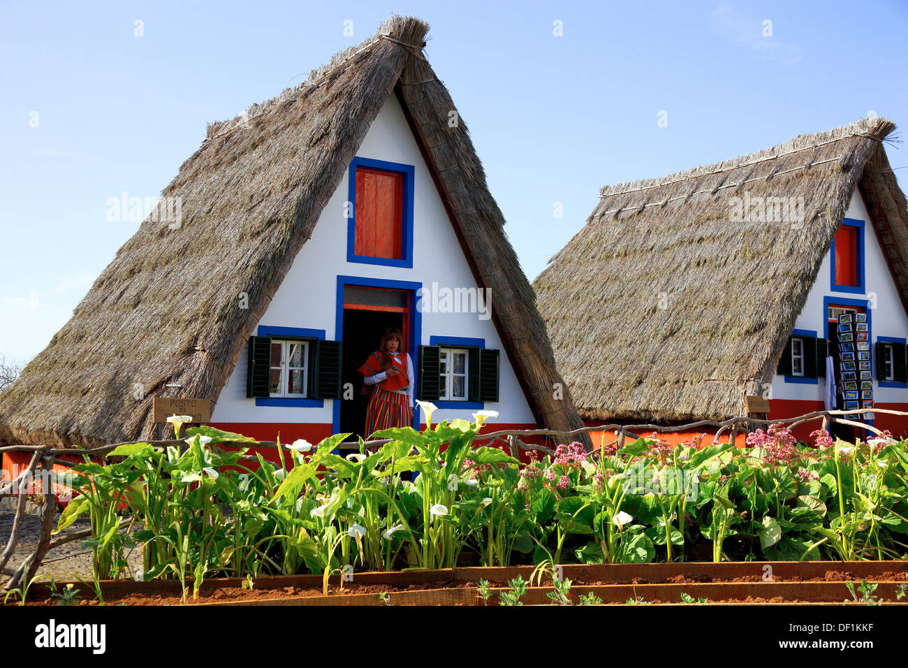 Casa de Santana', a traditional type of house in Madeira Islands, more  specifically in Santana region (Portugal) recreated in Minecraft :  r/Minecraftbuilds