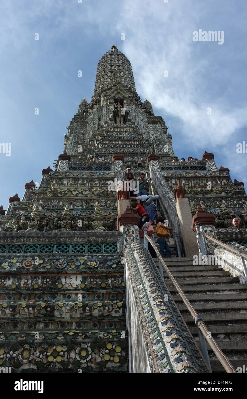 Tourists climb the central prang of Wat Arun (Temple of Dawn), Bangkok Stock Photo