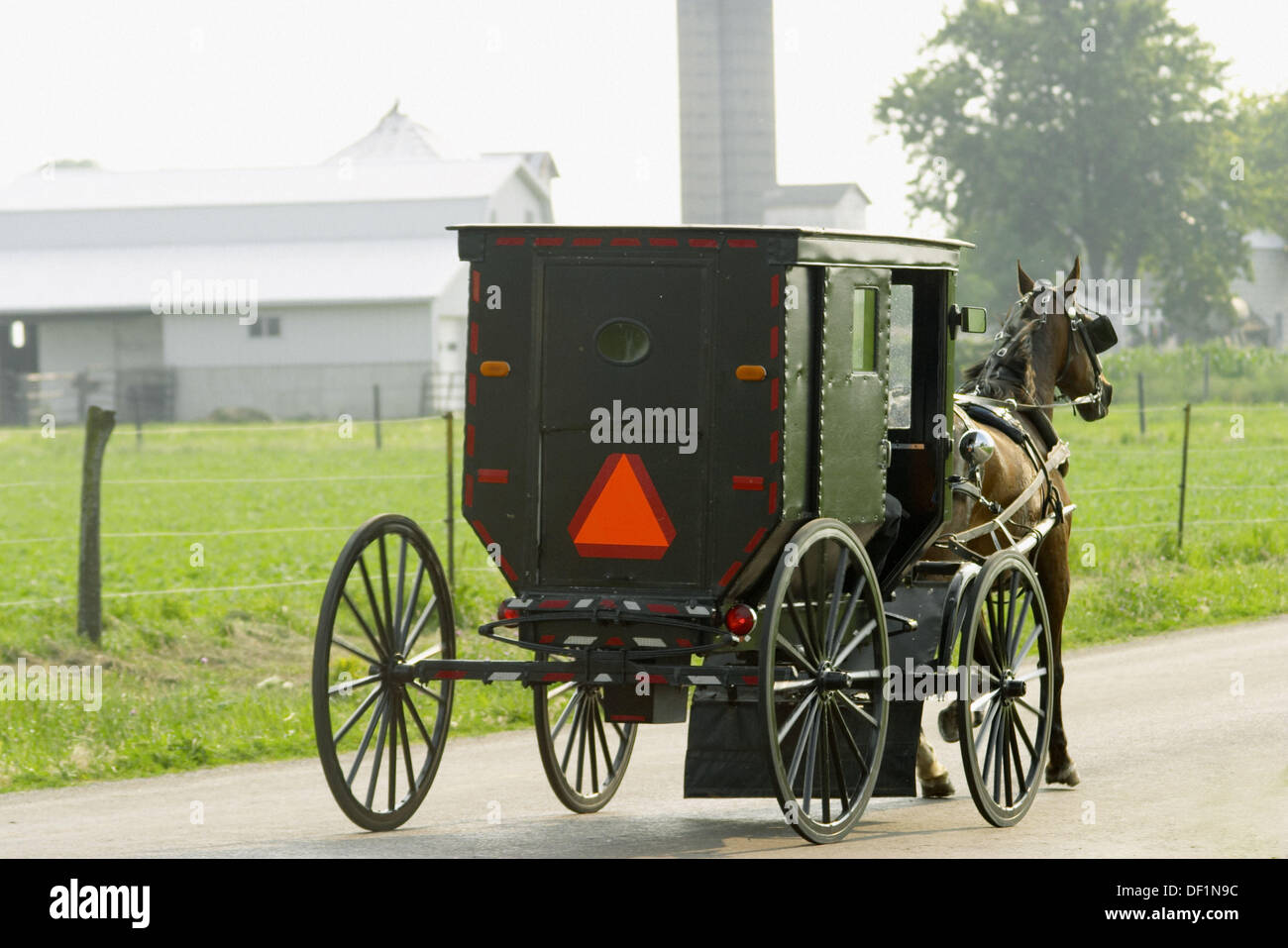Как выглядит знак тихоход Amish buggy ride hi-res stock photography and images - Alamy