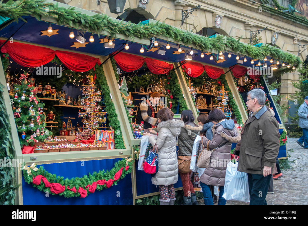 People shopping at Christmas market, Market Square, Rothenburg, Germany ...