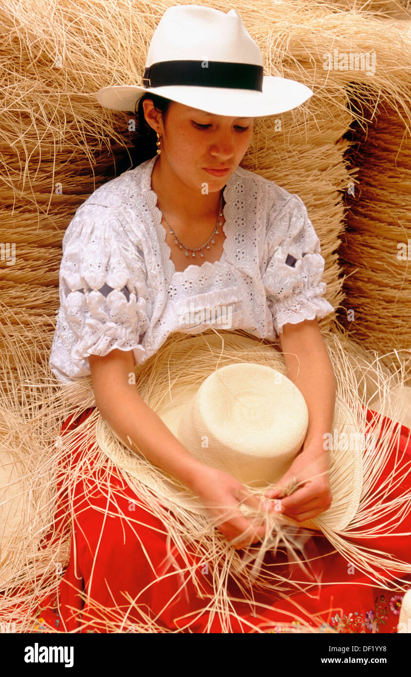 Woman weaving a panama hat from toquilla straw at the Homero Ortega Panama  Hat Factory, Cuenca, Azuay, Ecuador Stock Photo - Alamy