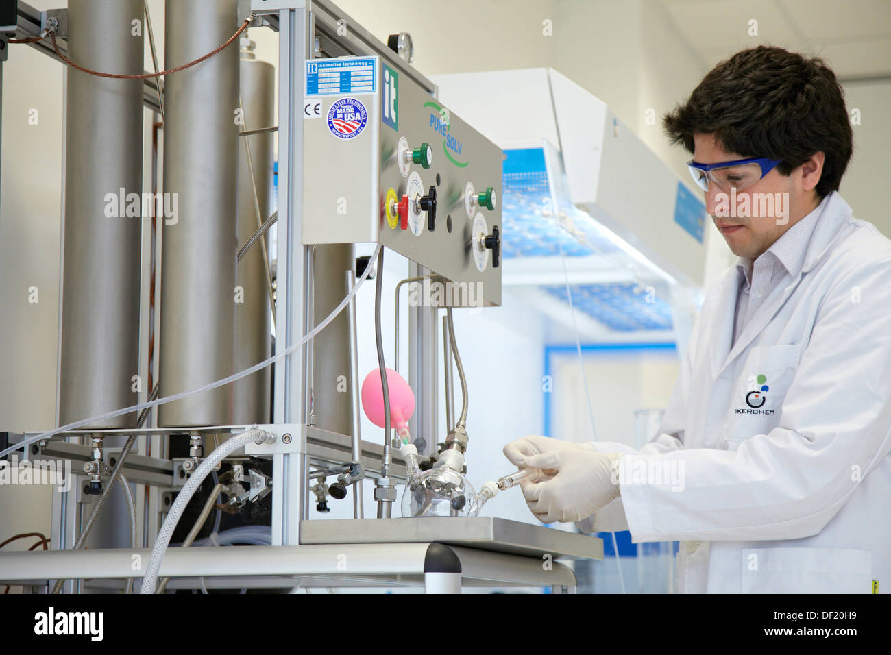 Dry distillation to produce dry solvents, synthesis lab, IkerChem