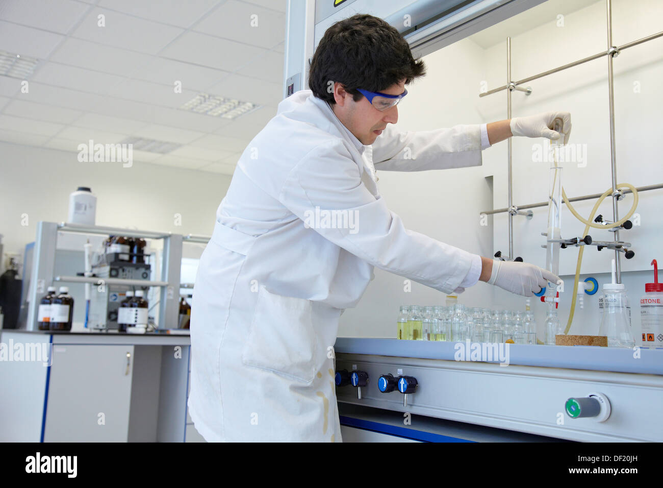 Chromatography column in fume hood, synthesis lab, IkerChem research Stock Photo 60895369 Alamy