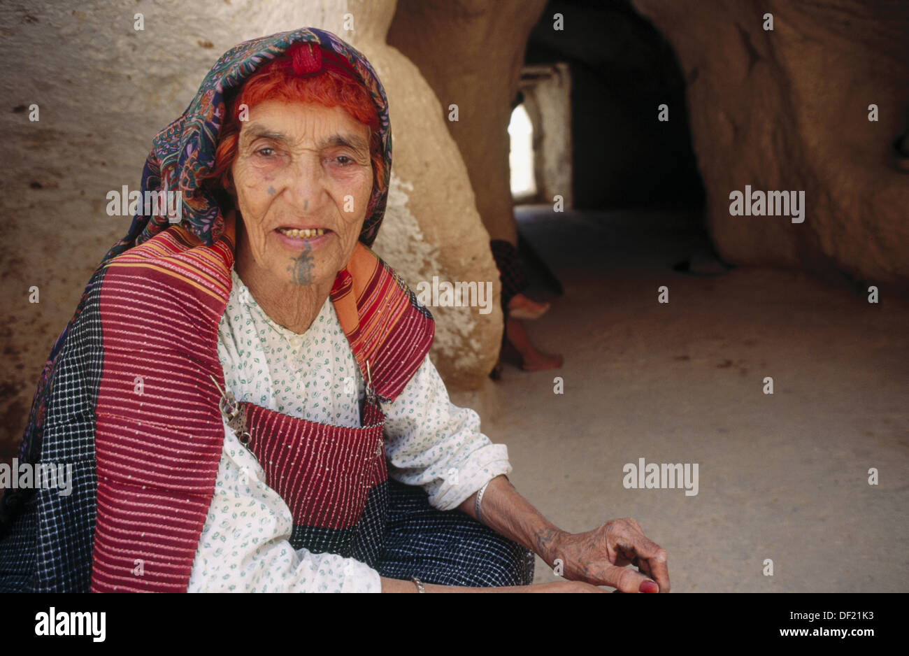 Troglodyte house. Woman tattoed with henna. Matmata. Tunisia Stock ...