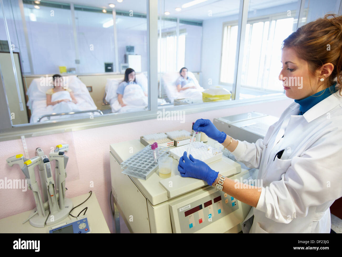 Clinical trial hires stock photography and images Alamy