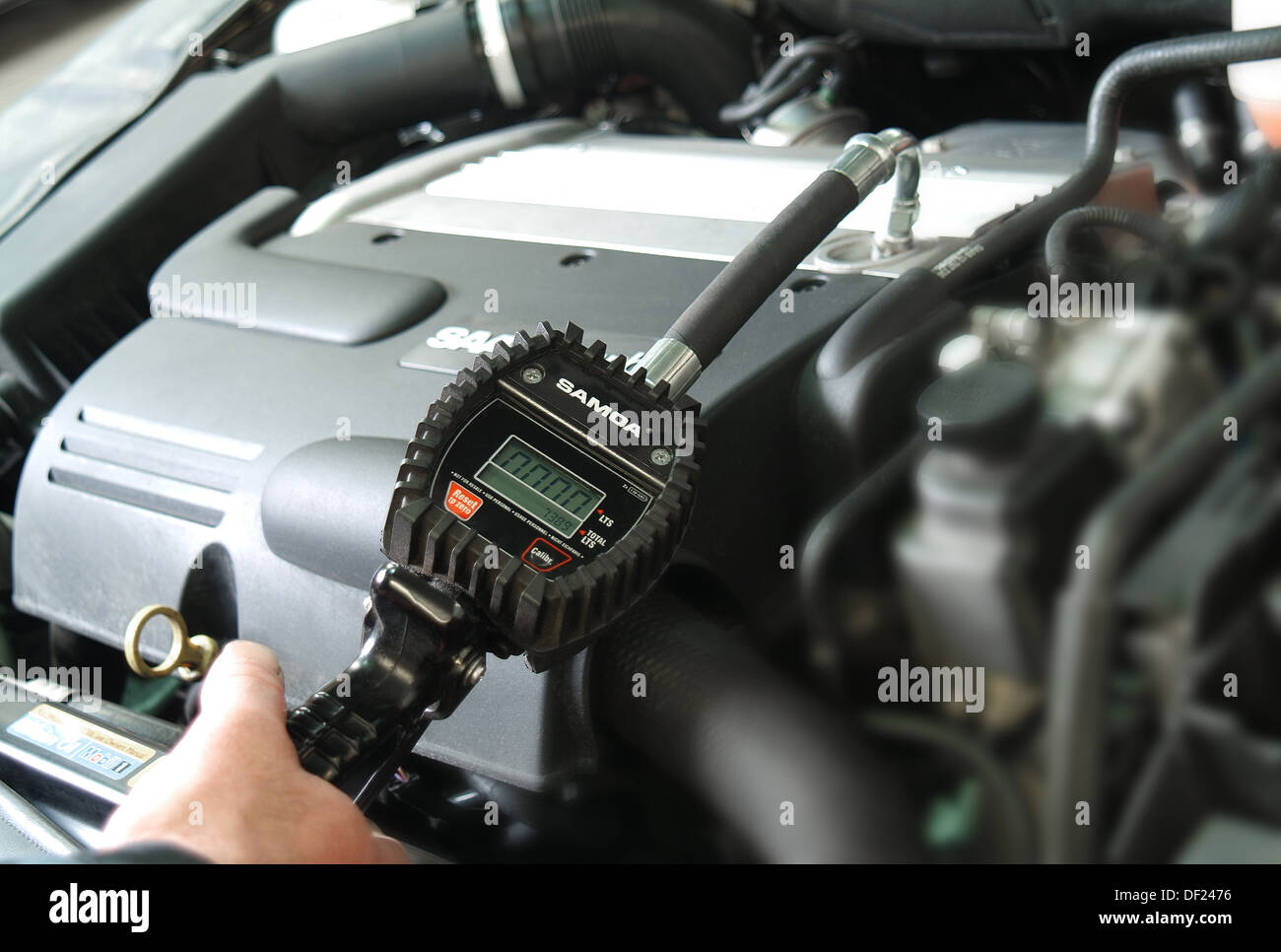 Oil gun hires stock photography and images Alamy