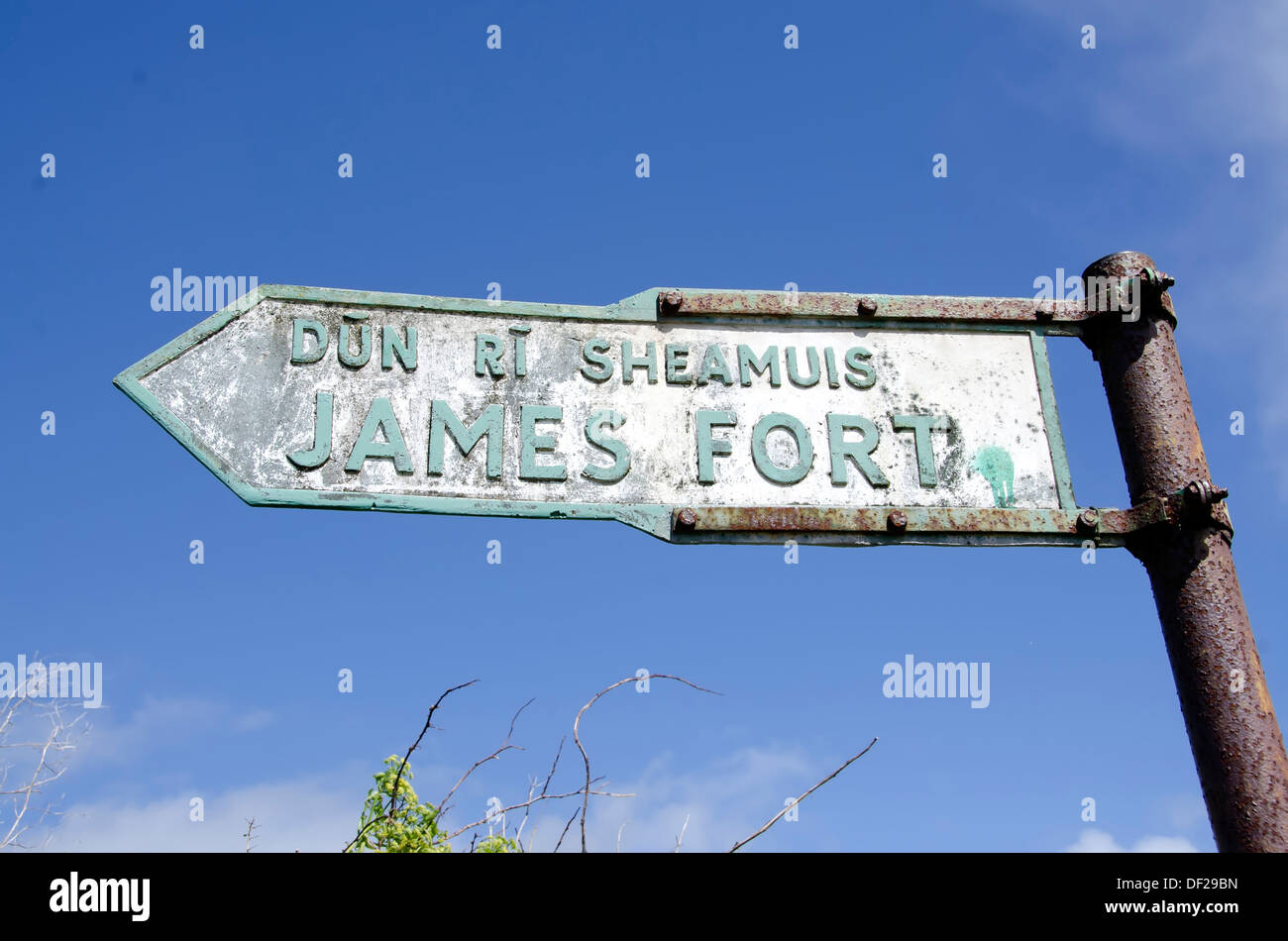 English and Gaelic language sign pointing to historic James Fort which guarded the harbour entrance at Kinsale, Ireland. Stock Photo