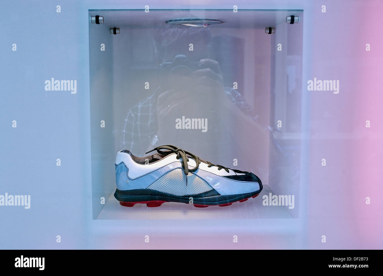 Sneaker shop hi-res stock photography and images - Page 10 - Alamy