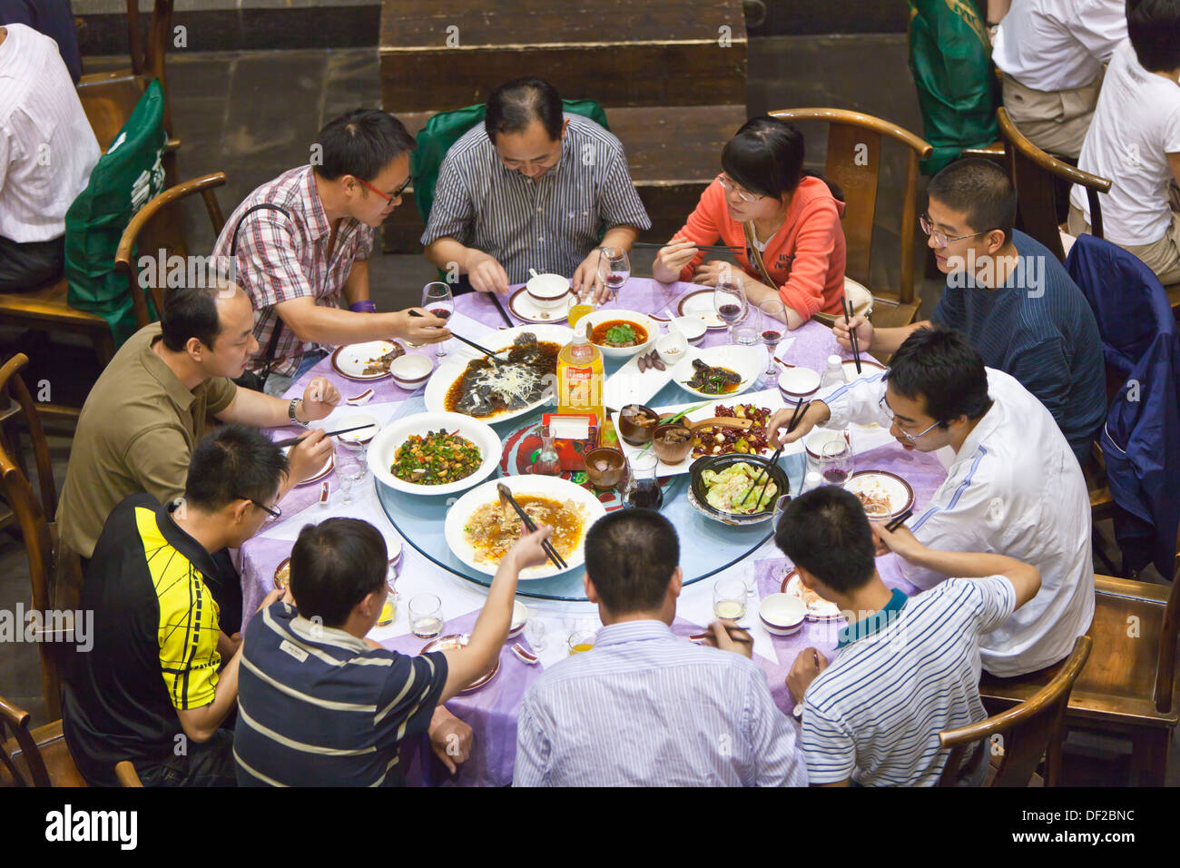 family-style-chinese-meal-in-a-restaurant-in-chengdu-sechuan-china