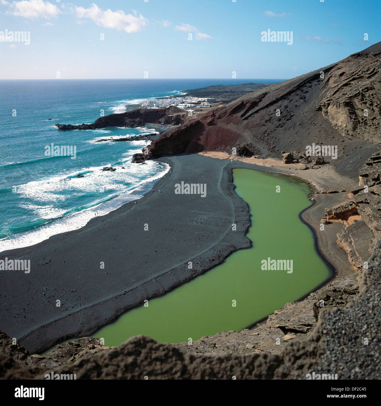 El Golfo´ green Lagoon. Volcanic beaches. Parque Nacional de Timanfaya.  Lanzarote. Canary Islands. Spain Stock Photo - Alamy