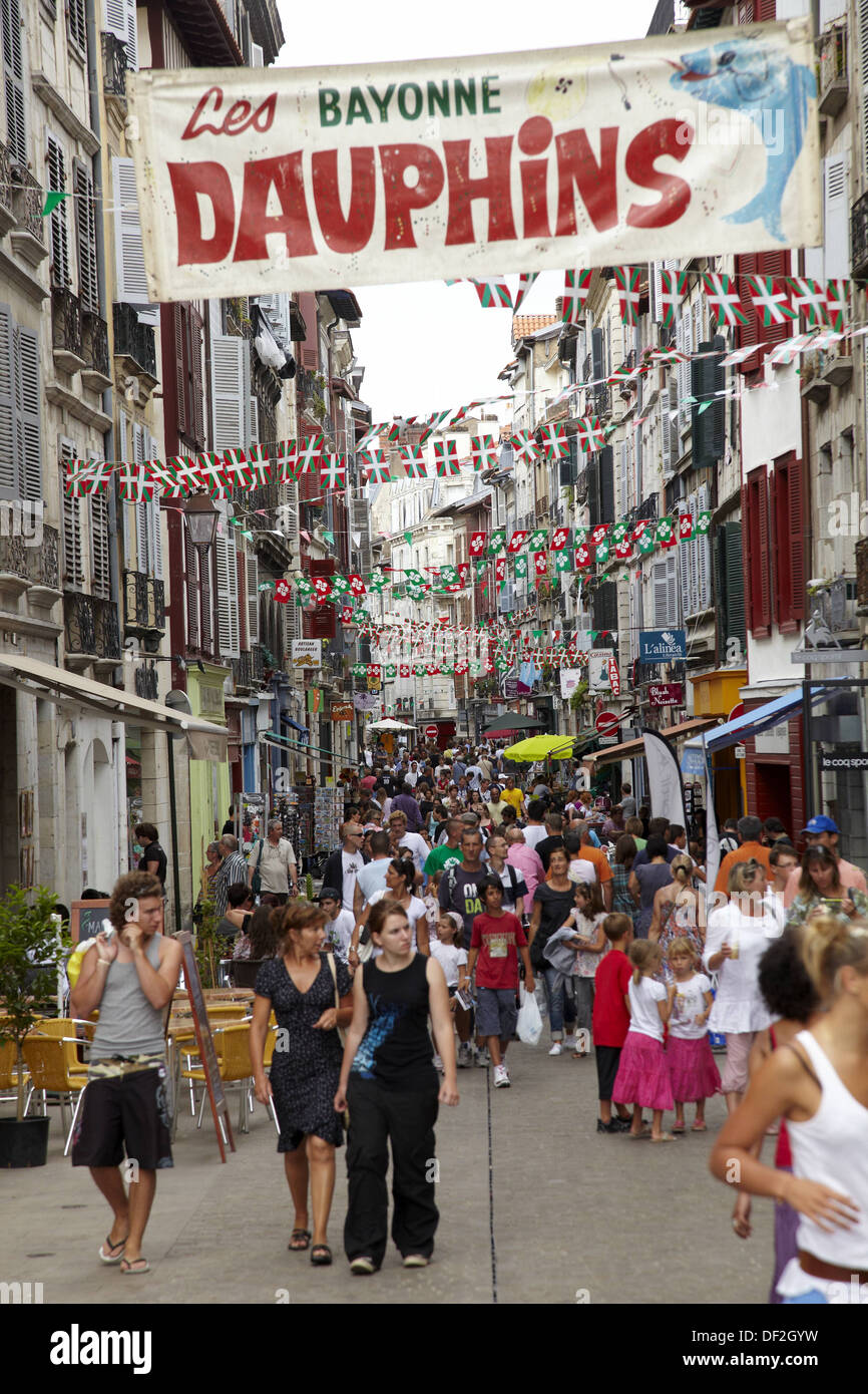 Rue d´Espagne pedestrian precinct, shopping area, Bayonne. French Basque Country, Aquitaine, Pyrenees-Atlantiques, France Stock Photo