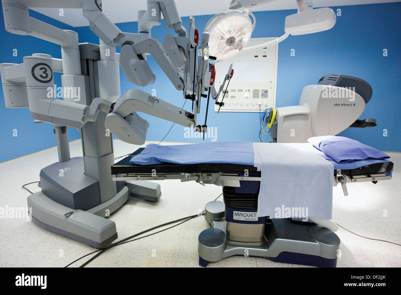 Operating room, prostate cancer robotic surgery, Da Vinci surgical robot,  urology. Hospital Policlinica Gipuzkoa, San Stock Photo - Alamy
