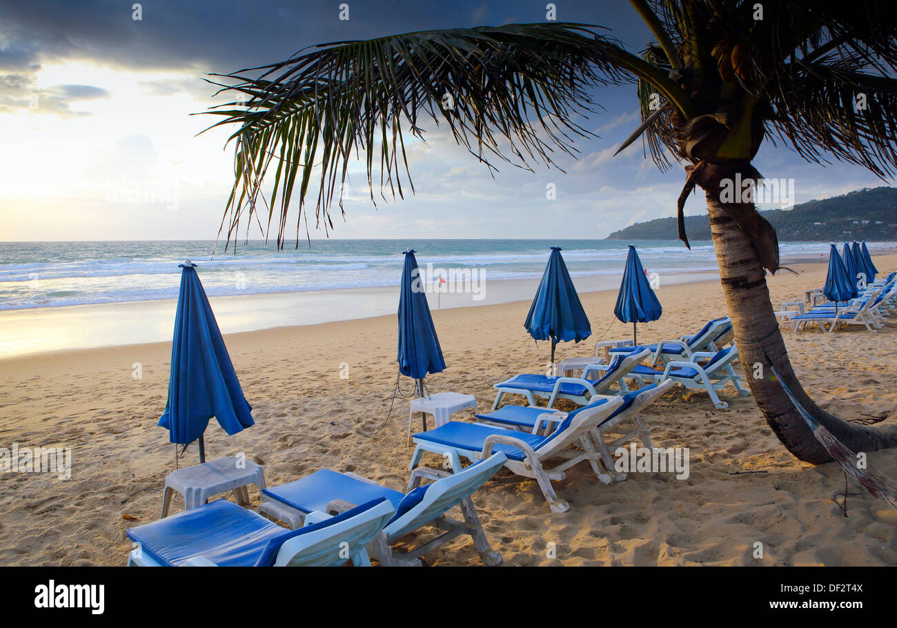 Empty deck chairs hi-res stock photography and images - Alamy