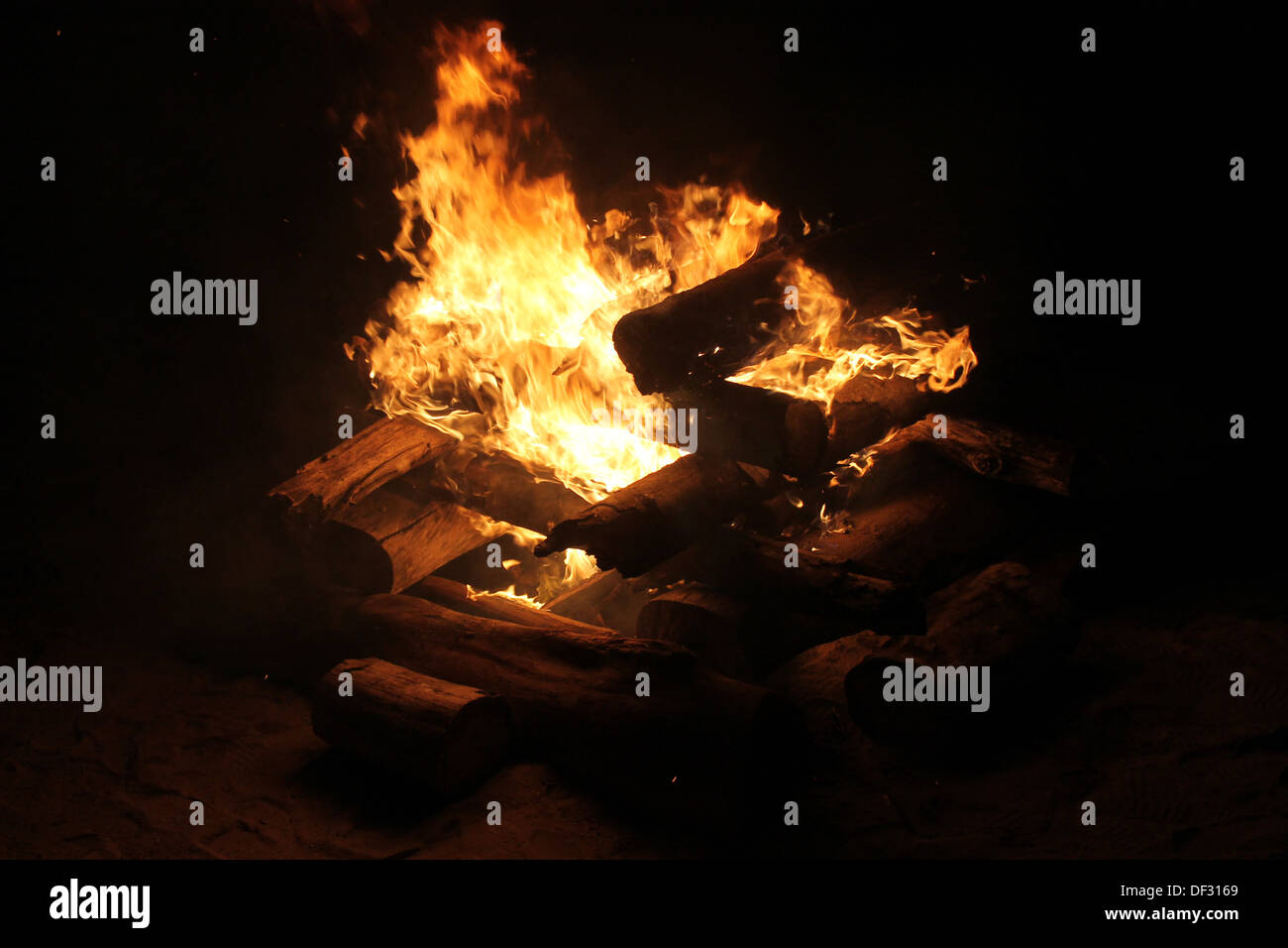 FireCampfire burning logs Stock Photo Alamy