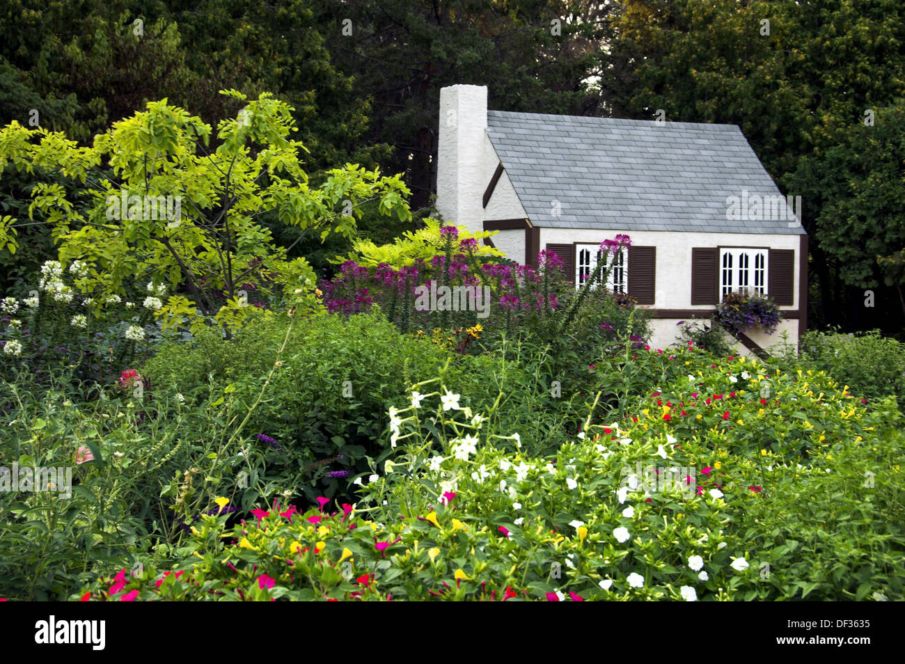 ´Grandma´s Cottage´ in the flowers gardens of the English Gardens in